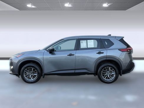 Used 2023 Nissan Rogue S image 2