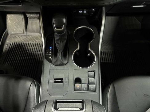 Certified 2025 Toyota Highlander XLE image 34