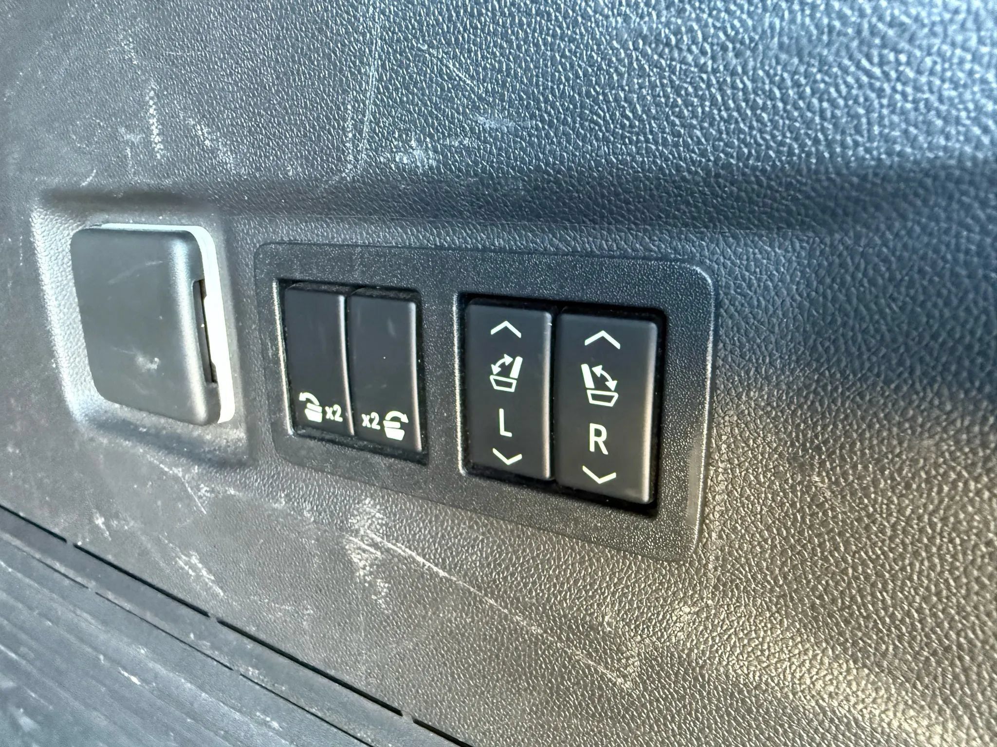 Used 2021 Chevrolet Tahoe Premier AWD/4WD image 37