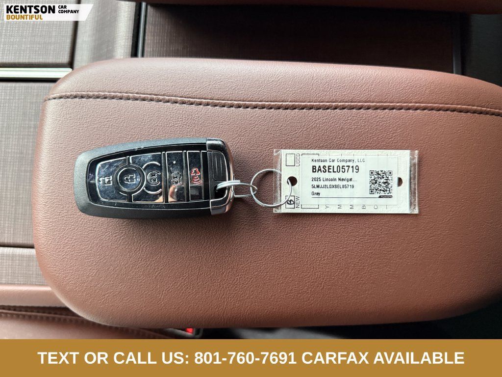 Used 2025 Lincoln Navigator Reserve AWD/4WD image 35