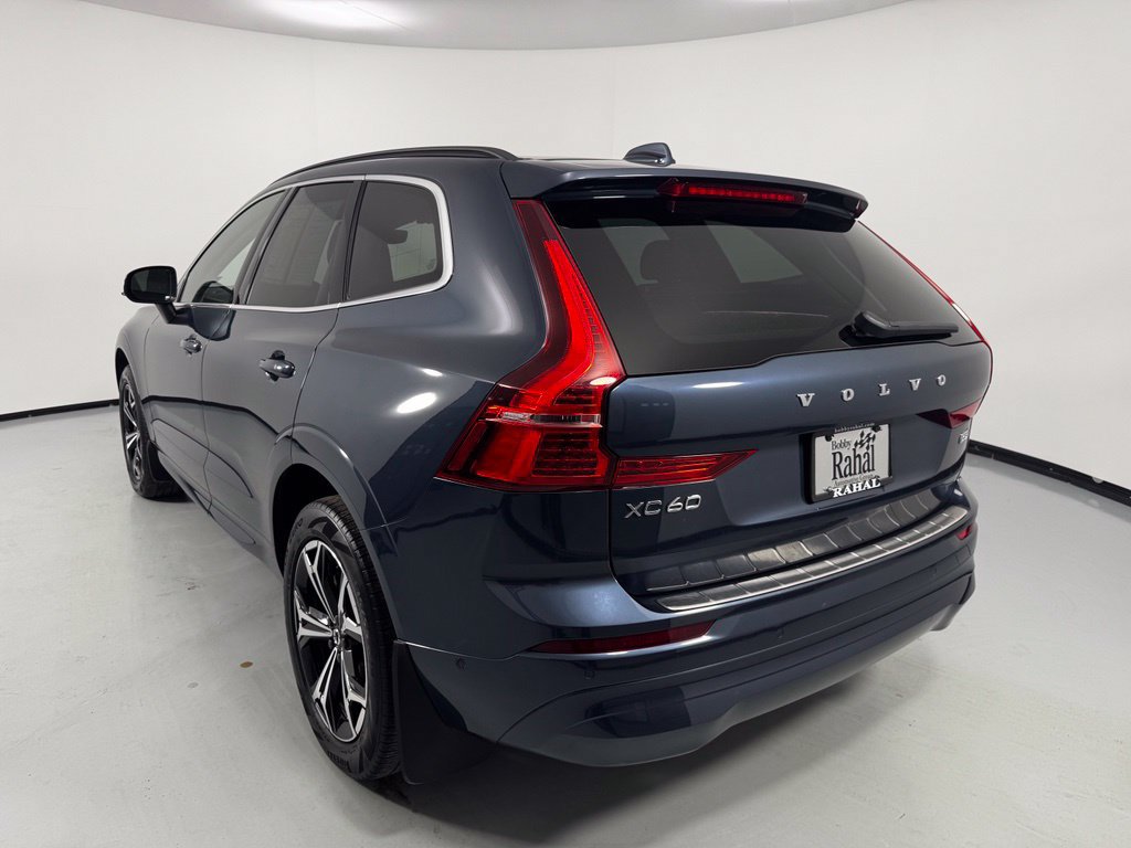 Used 2022 Volvo XC60 B5 Momentum w/ Advanced Package AWD/4WD image 5