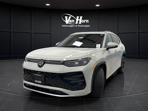 Used 2025 Volkswagen Tiguan SEL R-Line AWD/4WD image 3