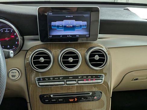 Used 2018 Mercedes-Benz GLC 300 image 18