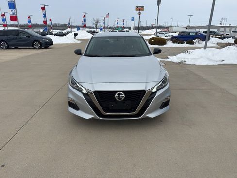 Used 2019 Nissan Altima 2.5 SR image 2