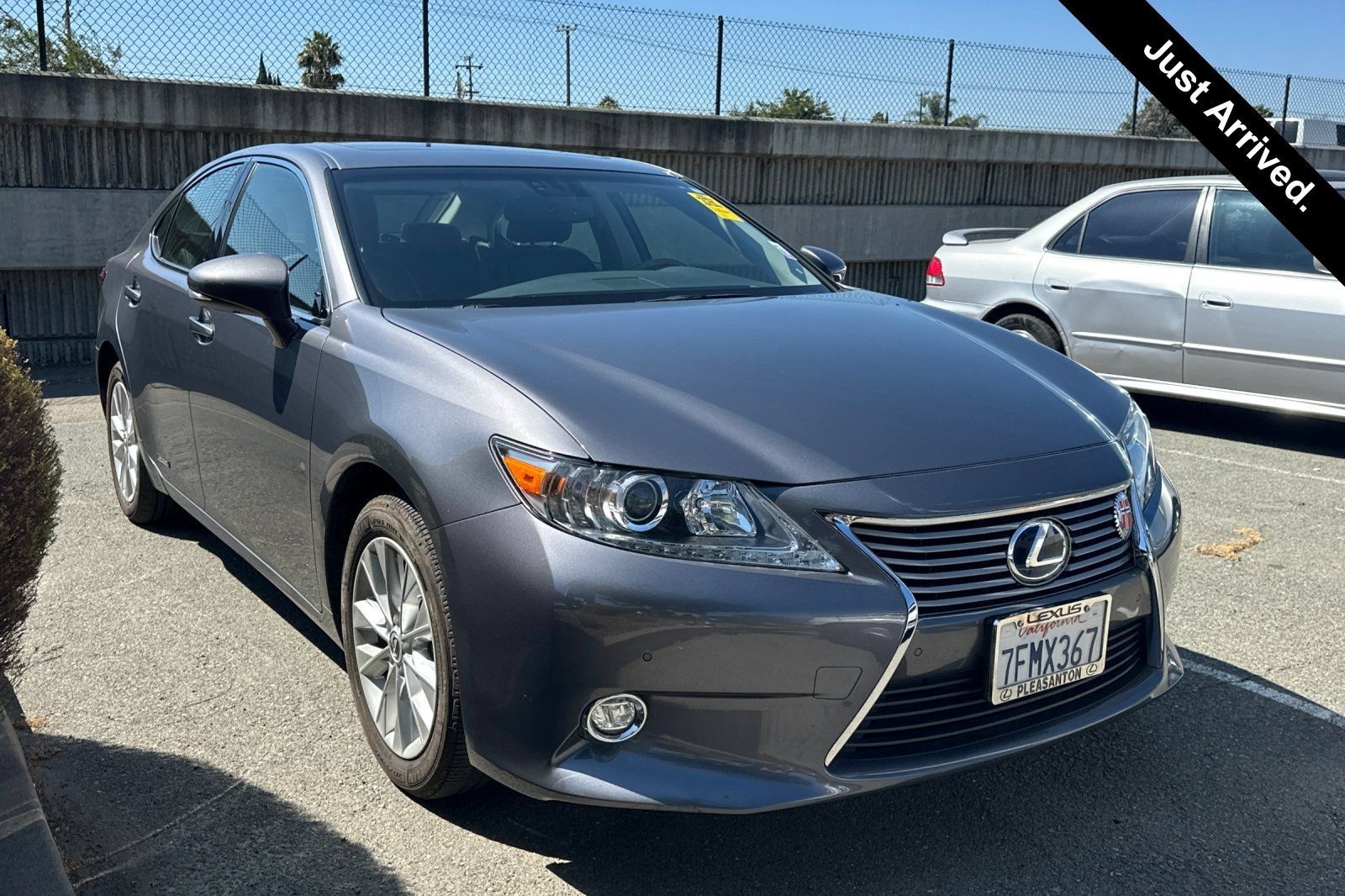 Used 2014 Lexus ES 300h w/ Luxury Package w/Bamboo Trim FWD image 1
