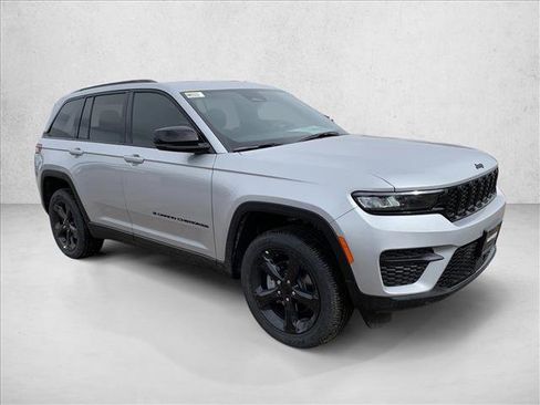 New 2025 Jeep Grand Cherokee Altitude image 7