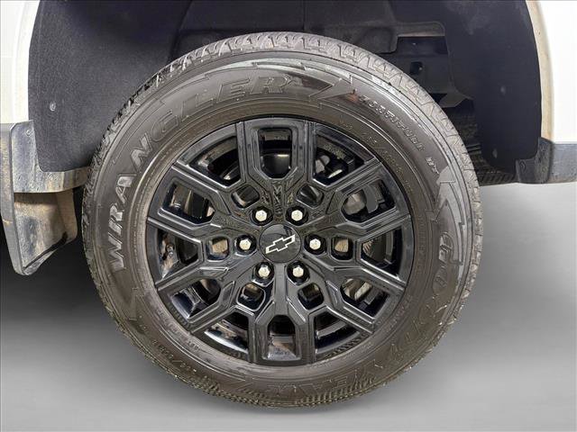 Used 2025 Chevrolet Colorado W/T w/ WT Custom Package AWD/4WD image 19