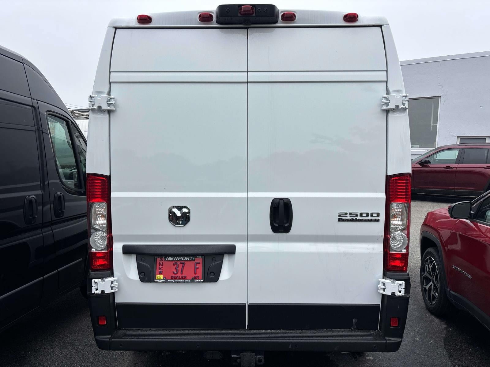 New 2026 RAM ProMaster 2500 w/ Crew Van Package FWD image 3