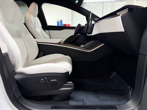 Used 2023 Tesla Model X image 46