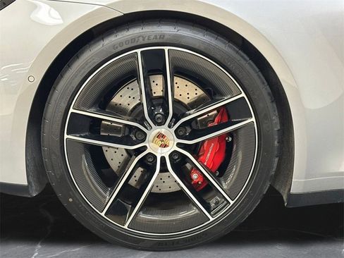 Used 2025 Porsche 911 Carrera GTS image 30