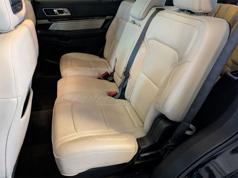 Used 2016 Ford Explorer Platinum image 19