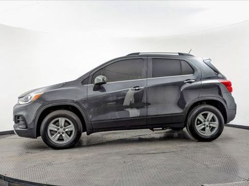 Used 2017 Chevrolet Trax LT w/ LT Convenience Package image 3