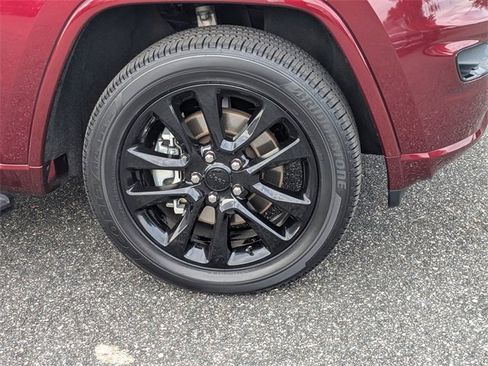 Used 2022 Jeep Grand Cherokee Laredo X image 10