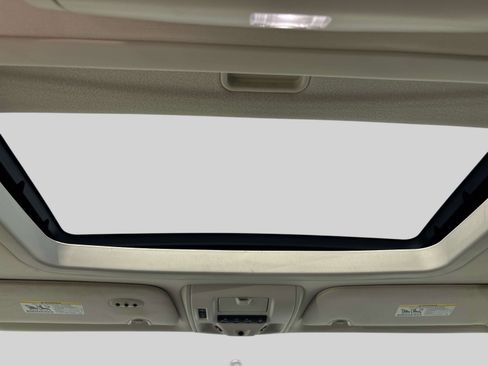 Used 2010 Chrysler Town & Country Touring Plus FWD image 13