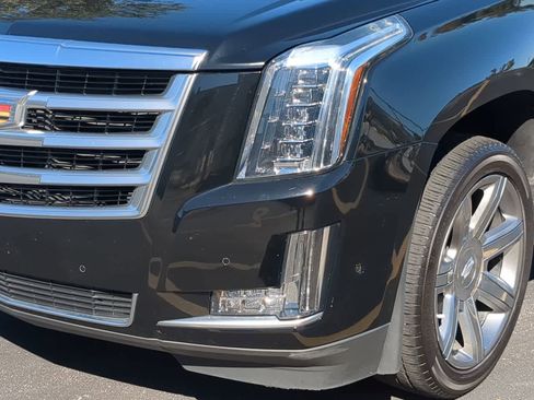 Used 2019 Cadillac Escalade Luxury image 11