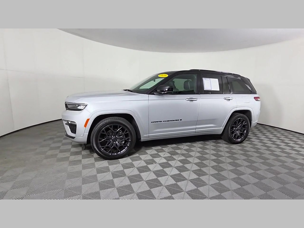 Used 2025 Jeep Grand Cherokee Summit w/ Obsidian Package AWD/4WD image 48