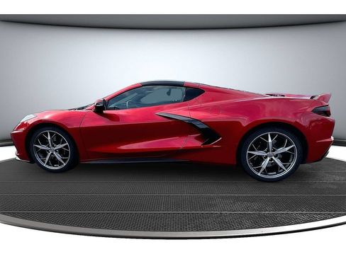Used 2021 Chevrolet Corvette Stingray Premium Cpe w/ Z51 Performance Package RWD image 16