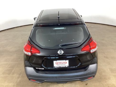 Used 2018 Nissan Kicks SV FWD image 11
