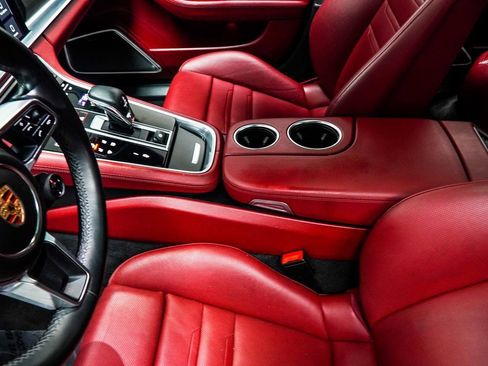 Used 2020 Porsche Panamera GTS image 19