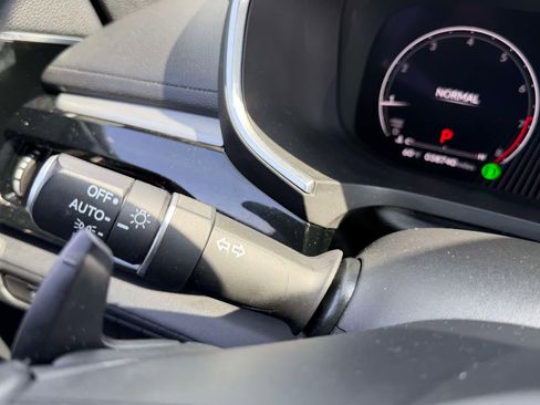 Used 2023 Acura MDX SH-AWD image 34