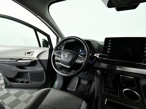 Used 2021 Toyota Sienna LE image 19