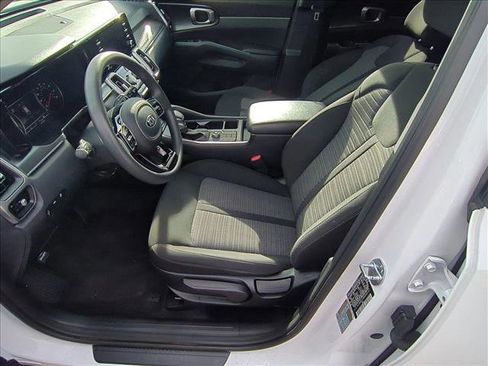 Used 2021 Kia Sorento LX image 16