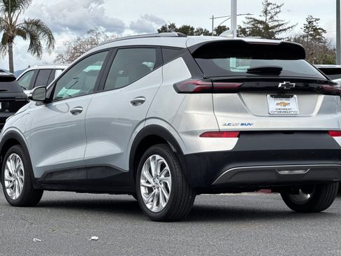 Used 2023 Chevrolet Bolt EUV LT w/ Comfort Package image 7