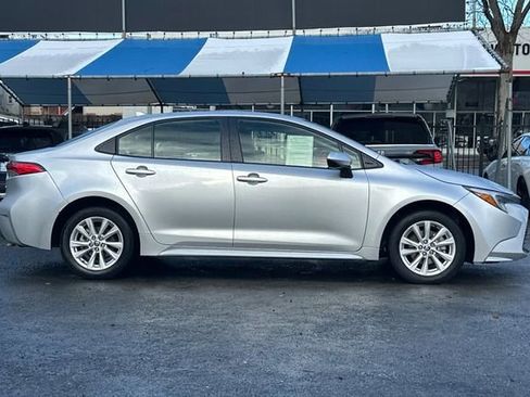 Used 2024 Toyota Corolla LE w/ LE Convenience Package image 3