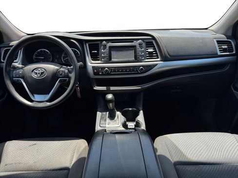 Used 2016 Toyota Highlander LE AWD/4WD image 12