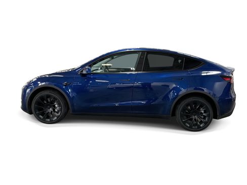 Certified 2023 Tesla Model Y AWD image 3