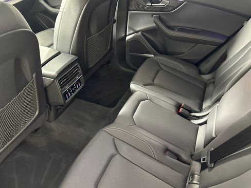 Used 2023 Audi Q8 Prestige w/ Prestige Package image 11
