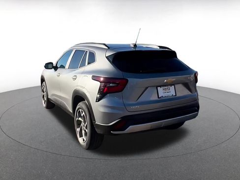 Used 2025 Chevrolet Trax LT image 11