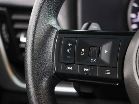 Used 2022 Nissan Rogue SV FWD image 13