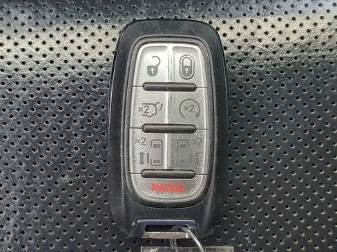 Used 2019 Chrysler Pacifica Limited w/ Advanced Safetytec Group FWD image 37