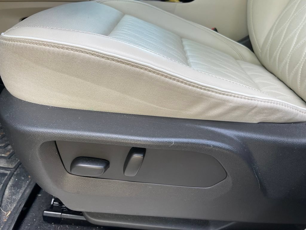 Used 2023 Buick Envision Avenir FWD image 11