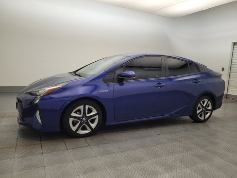 Used 2018 Toyota Prius Four Touring w/ Premium Convenience Package image 2