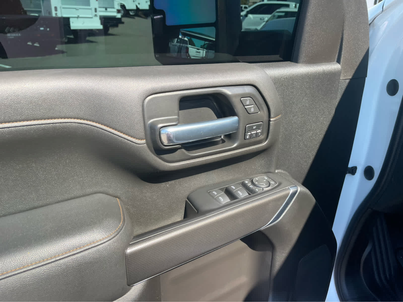 Used 2021 GMC Sierra 2500 AT4 w/ Gooseneck/5TH Wheel Package AWD/4WD image 11
