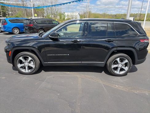 Used 2023 Jeep Grand Cherokee Limited AWD/4WD image 2