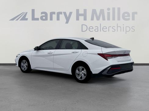New 2026 Hyundai Elantra SE FWD image 4