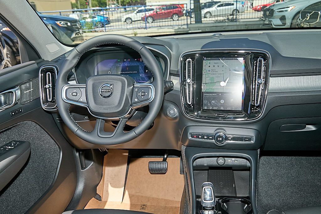 New 2026 Volvo XC40 B5 Plus w/ Climate Package AWD/4WD image 24
