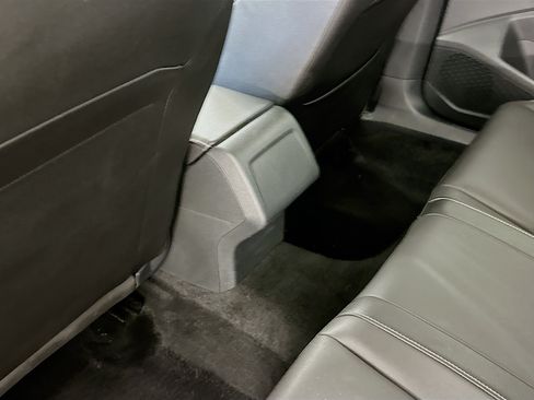 Used 2024 Volkswagen Jetta SE FWD image 28