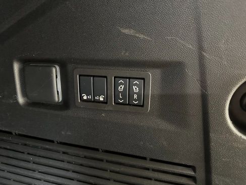 Used 2024 Chevrolet Tahoe Premier AWD/4WD image 41