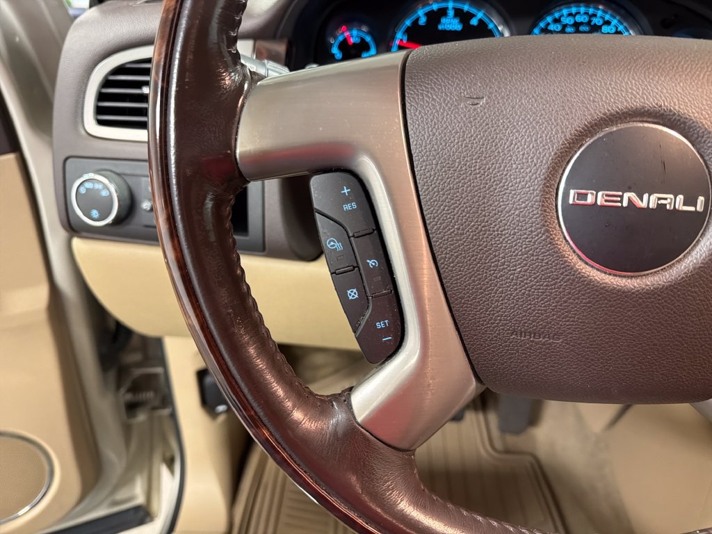 Used 2014 GMC Yukon Denali RWD image 34