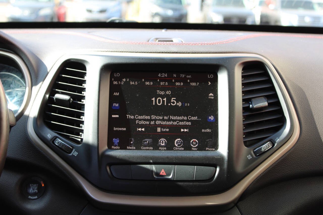 Used 2015 Jeep Cherokee Trailhawk w/ Comfort/Convenience Group AWD/4WD image 17