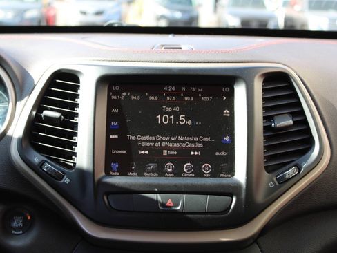 Used 2015 Jeep Cherokee Trailhawk w/ Comfort/Convenience Group AWD/4WD image 17