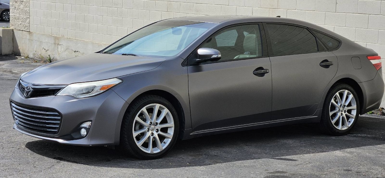 Used 2013 Toyota Avalon Limited FWD image 1