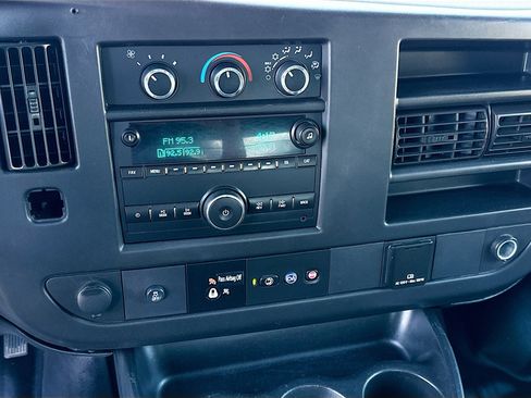 Used 2018 GMC Savana 2500 image 16