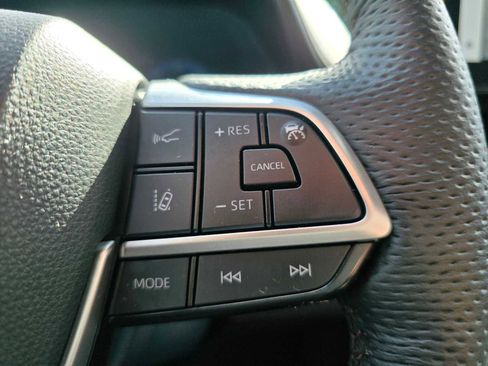 Used 2025 Toyota Sienna Platinum image 32