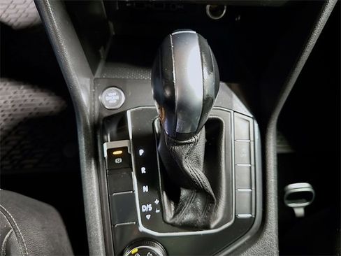 Used 2020 Volkswagen Tiguan SE w/ Panoramic Sunroof Package image 23