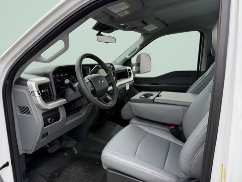 Used 2025 Ford F250 XL w/ FX4 Off-Road Package AWD/4WD image 4